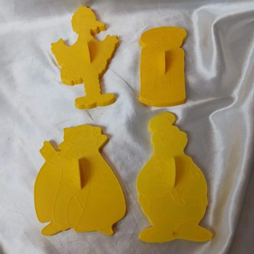 VINTAGE SESAME STREET PLASTIC COOKIE CUTTERS-LOT OF 4 1971-1977